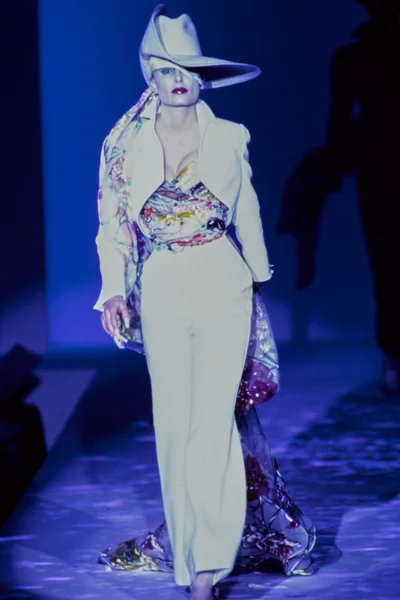 Look 25